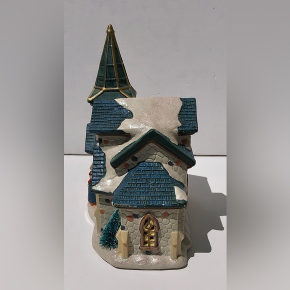 VINTAGE CHRISTMAS VILLAGE PORCELAIN CHURCH WINDOW SCENE 8.5" X 7" LIGHTED - Picture 3 of 7